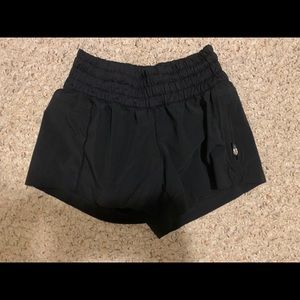 Lululemon tracker shorts 2.5” sz.4